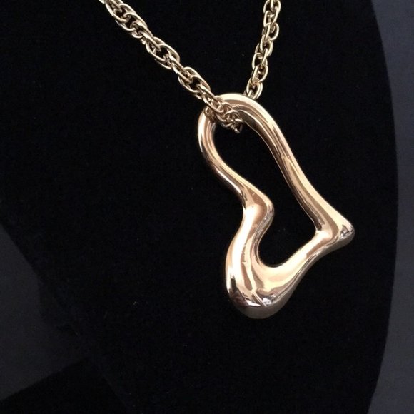 Large Heart Pendant on golden Chain - Picture 3 of 7